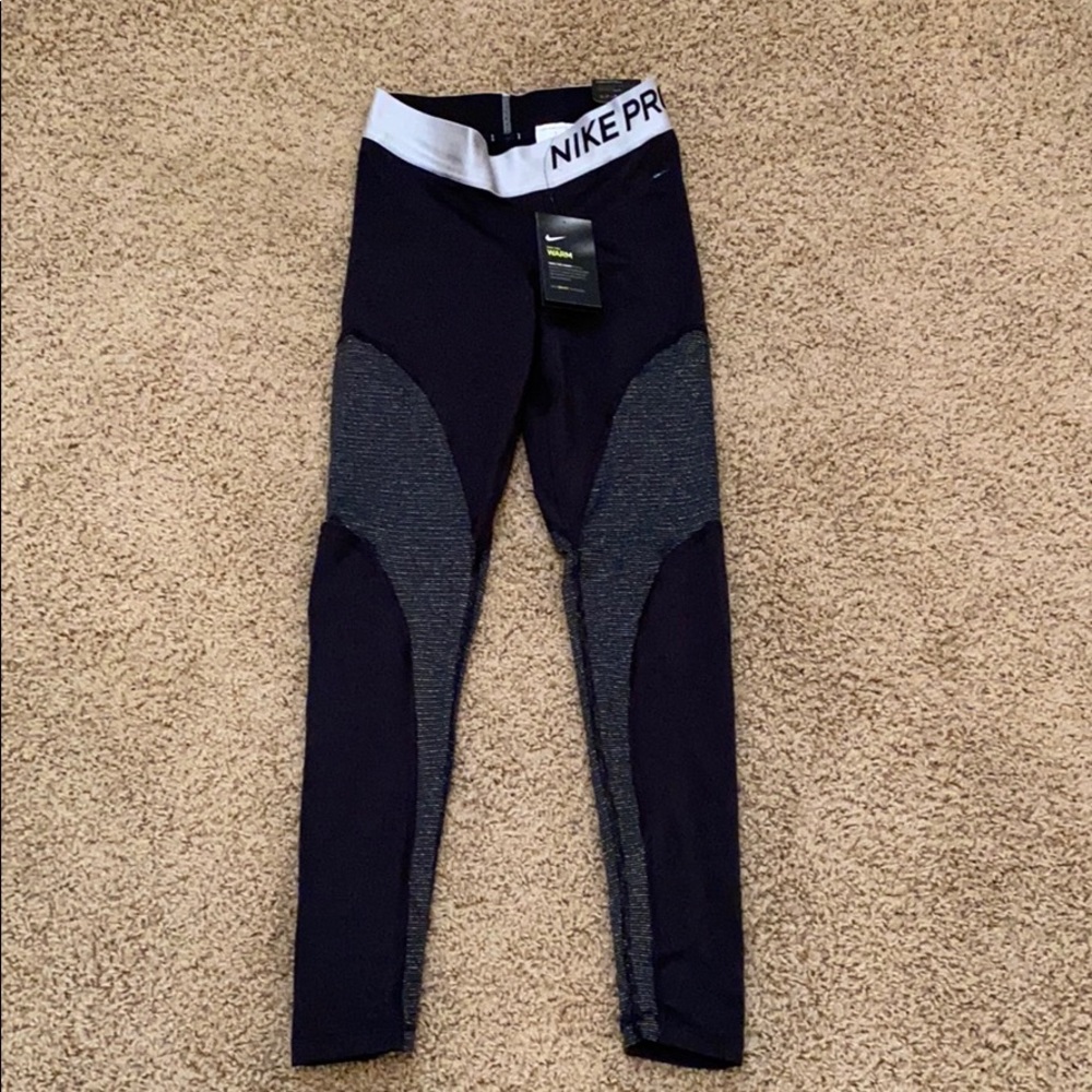 NWT SMALL NIKE PRO TIGHT FIT 7/8 LEGGING